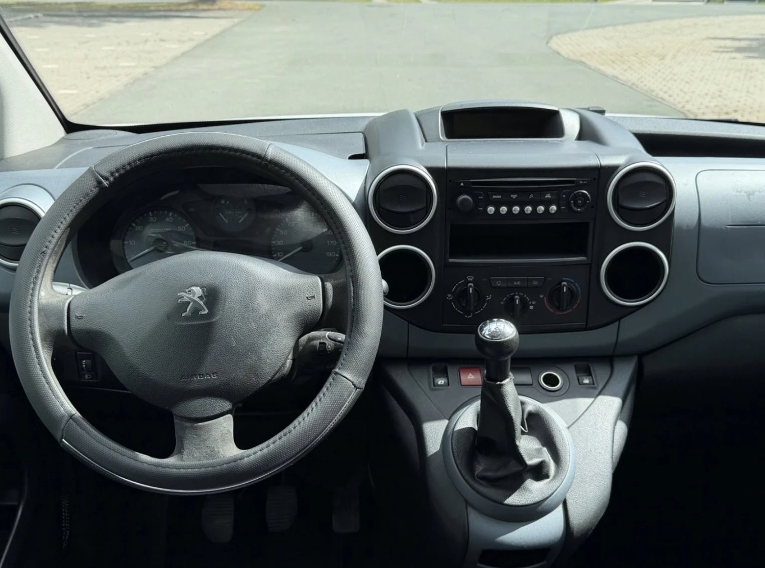 Peugeot Partner Супер спешно !!! , снимка 12 - Автомобили и джипове - 56551491