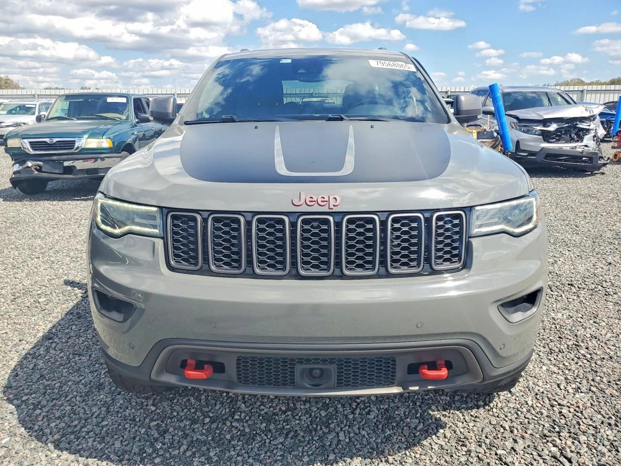 Jeep Grand cherokee TRAILHAWK| DISTRONIC| HARMAN/KARDON| 8ZF| ПАНО, снимка 2 - Автомобили и джипове - 53961760