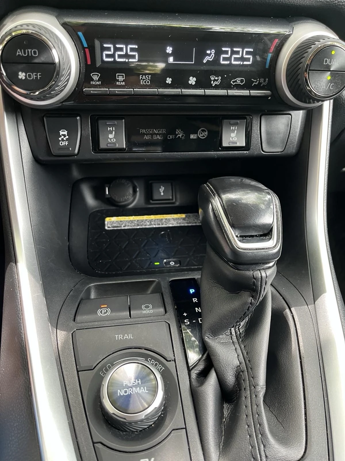 Toyota Rav4 HYBRID 4X4, снимка 10 - Автомобили и джипове - 55316188