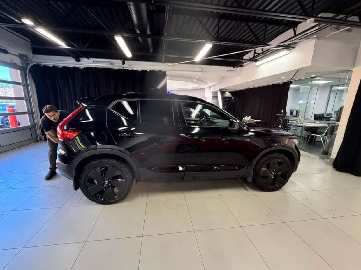 Volvo XC40 Ultra Black Edition/360/DISTRONIC/CARFAX, снимка 3 - Автомобили и джипове - 55626797