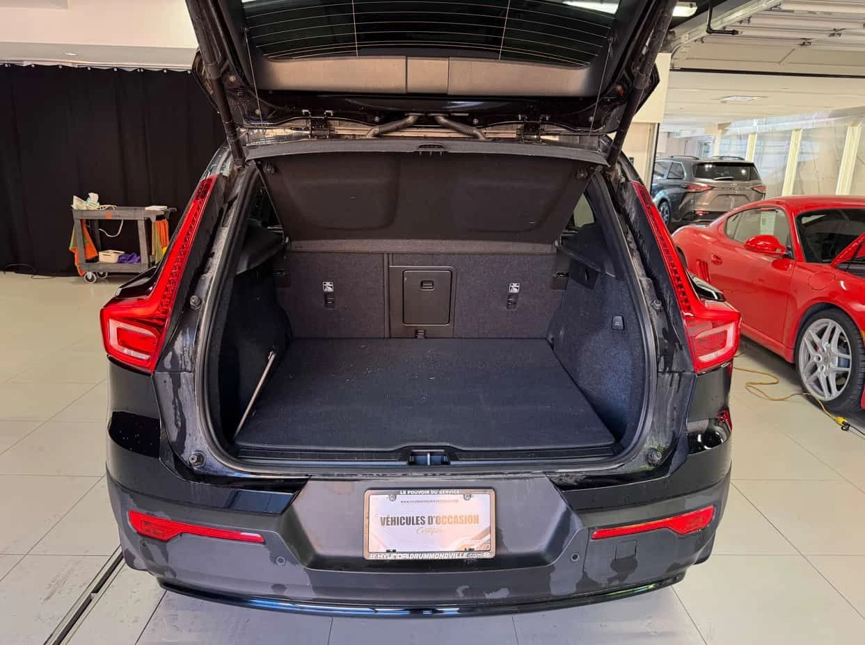 Volvo XC40 Ultra Black Edition/360/DISTRONIC/CARFAX, снимка 13 - Автомобили и джипове - 55626797