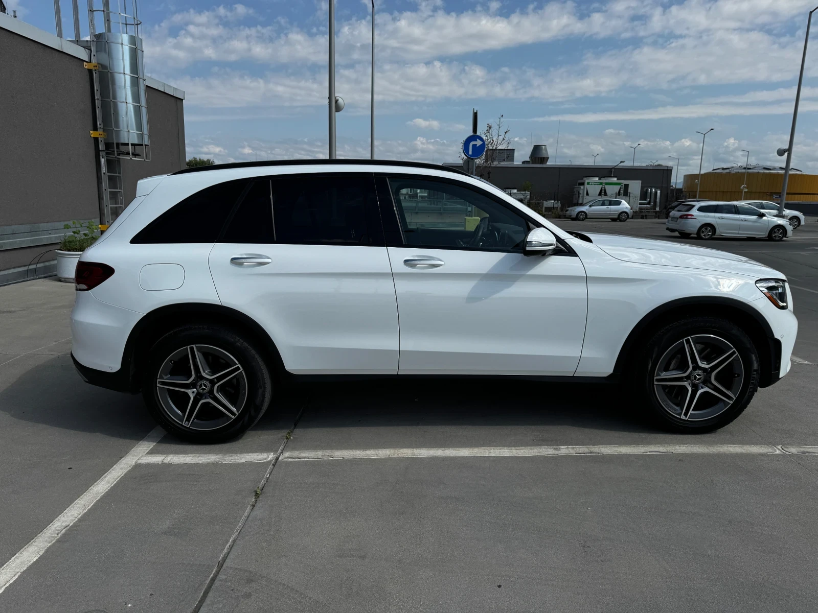 Mercedes-Benz GLC 300 4-Matic AMG, 360-view, Ambient, снимка 4 - Автомобили и джипове - 55662104