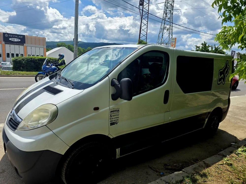 Opel Vivaro 2.0D  товарен  2008g, снимка 2 - Бусове и автобуси - 54891413