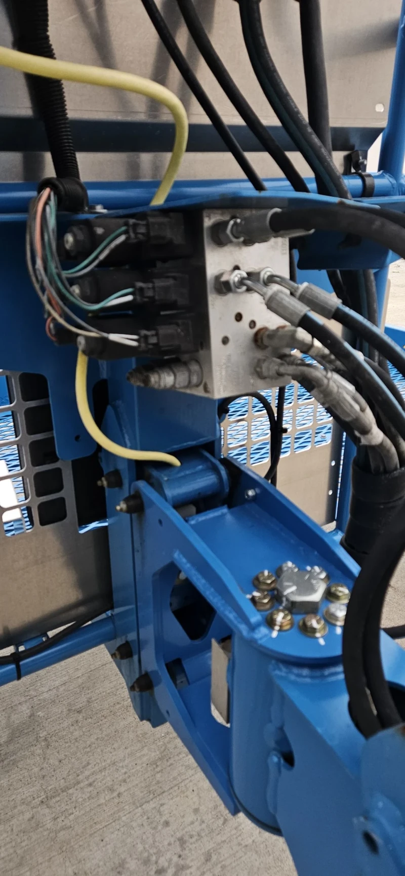 Автовишка Друга марка Genie S85, снимка 11 - Индустриална техника - 52030510