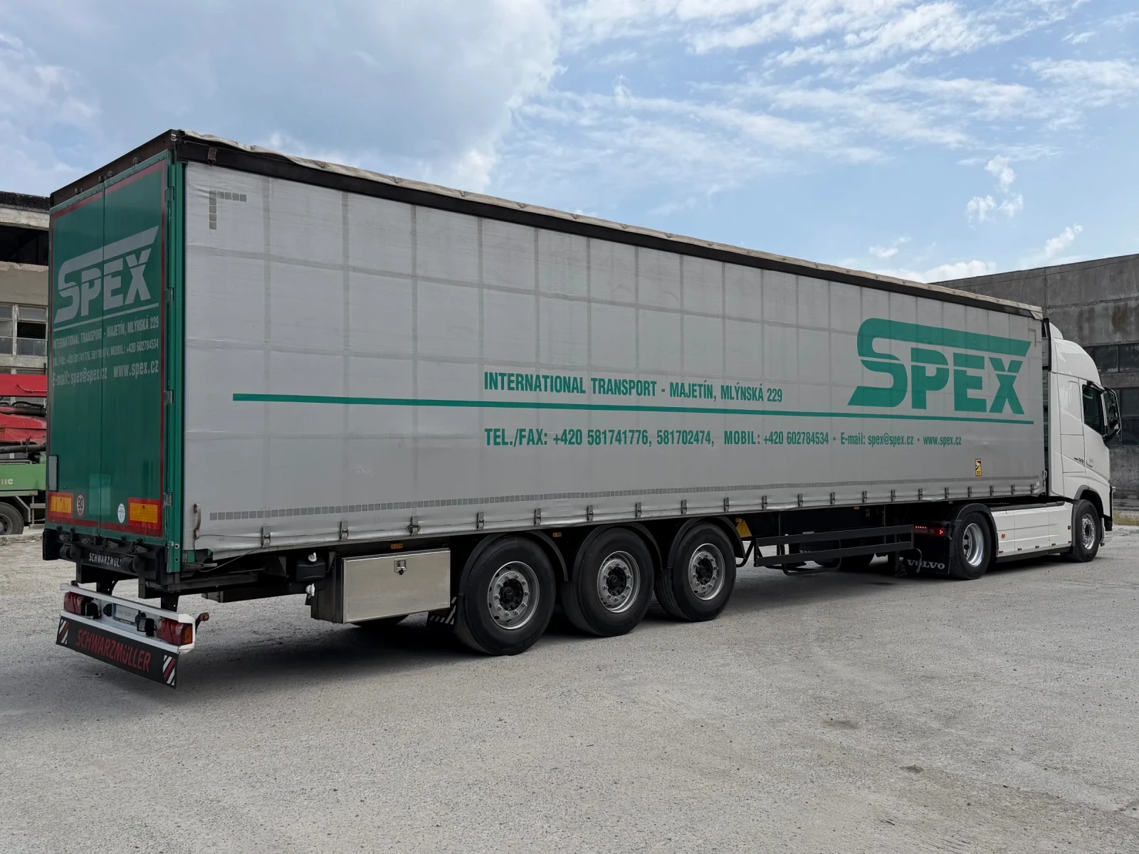 Полуремарке Schwarzmuller С Тунел за Рулони!Тара 6690кг., снимка 4 - Ремаркета - 55939361