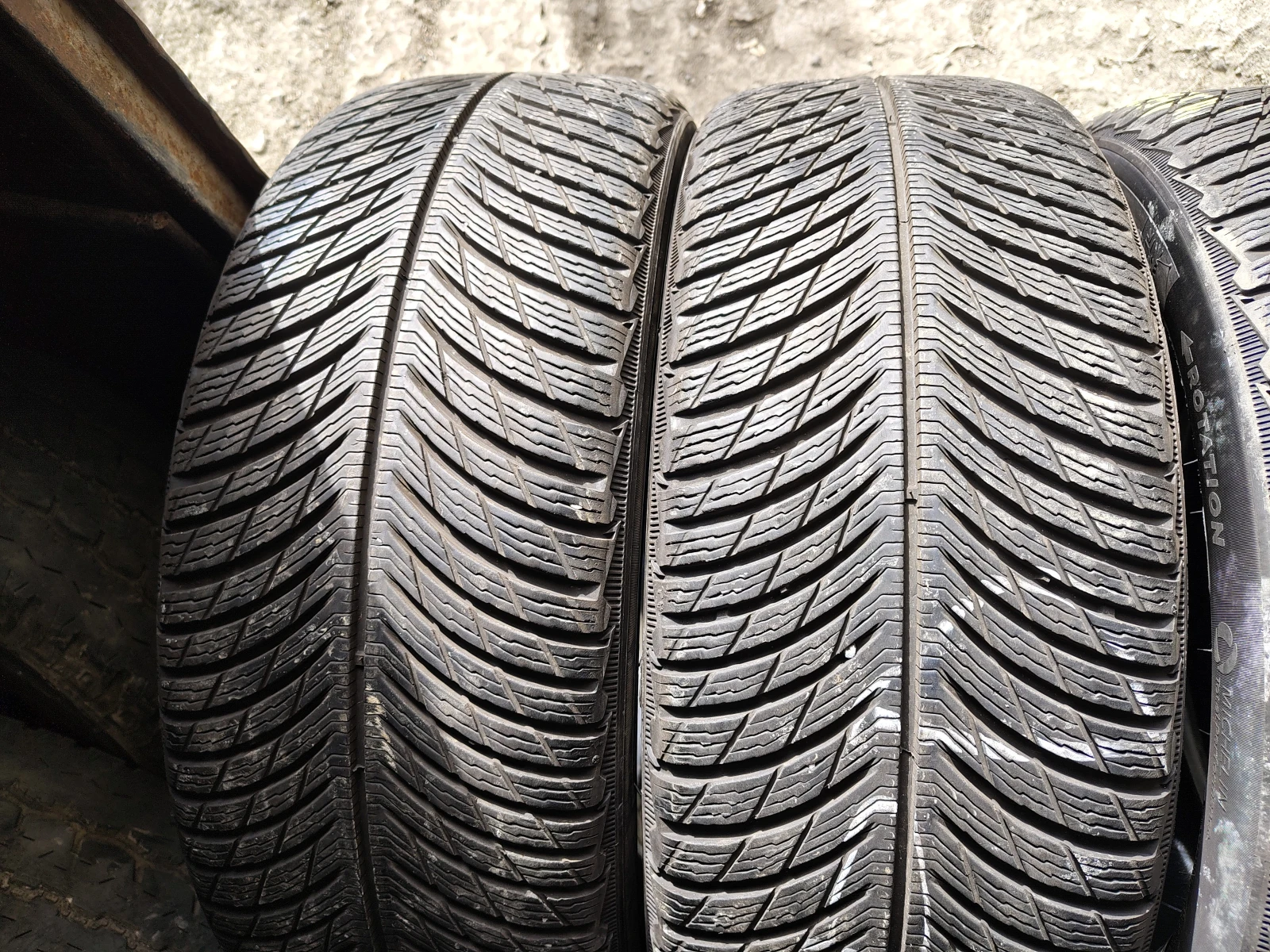 Гуми Зимни 225/55R18, снимка 3 - Гуми и джанти - 55841075