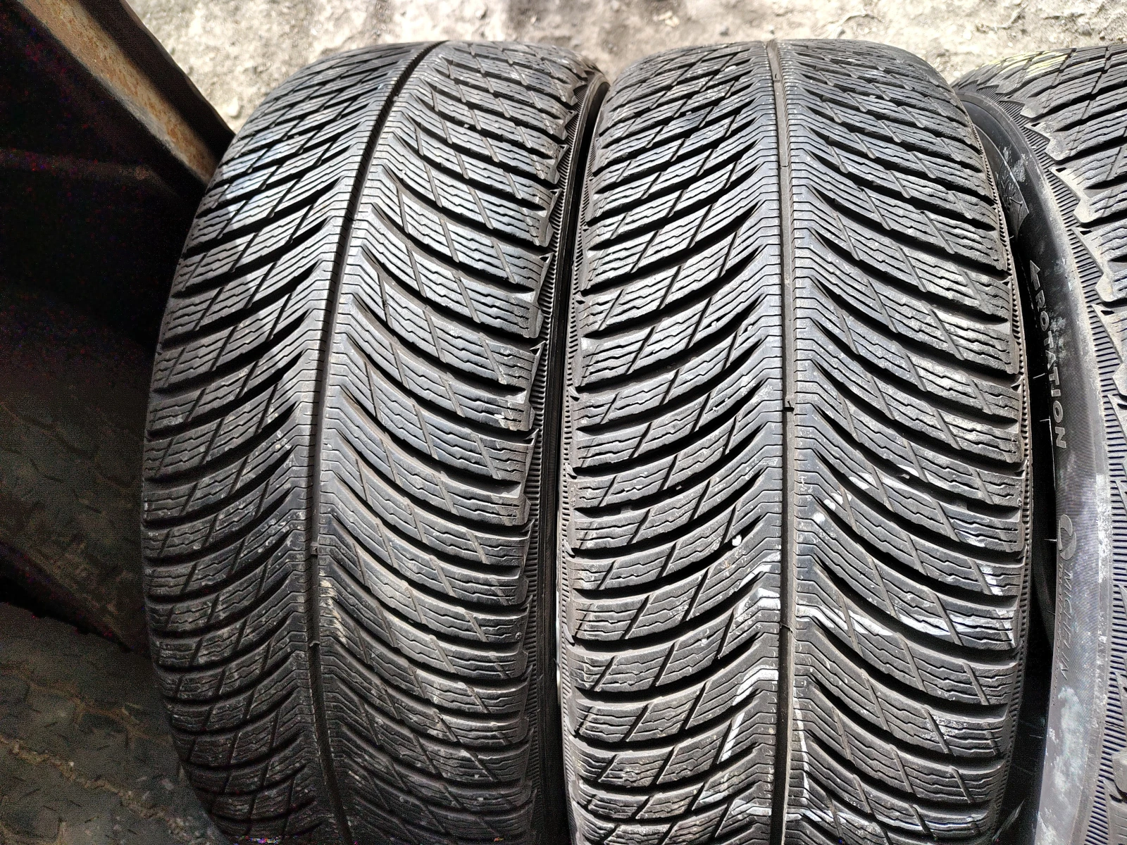 Гуми Зимни 225/55R18, снимка 2 - Гуми и джанти - 55841075