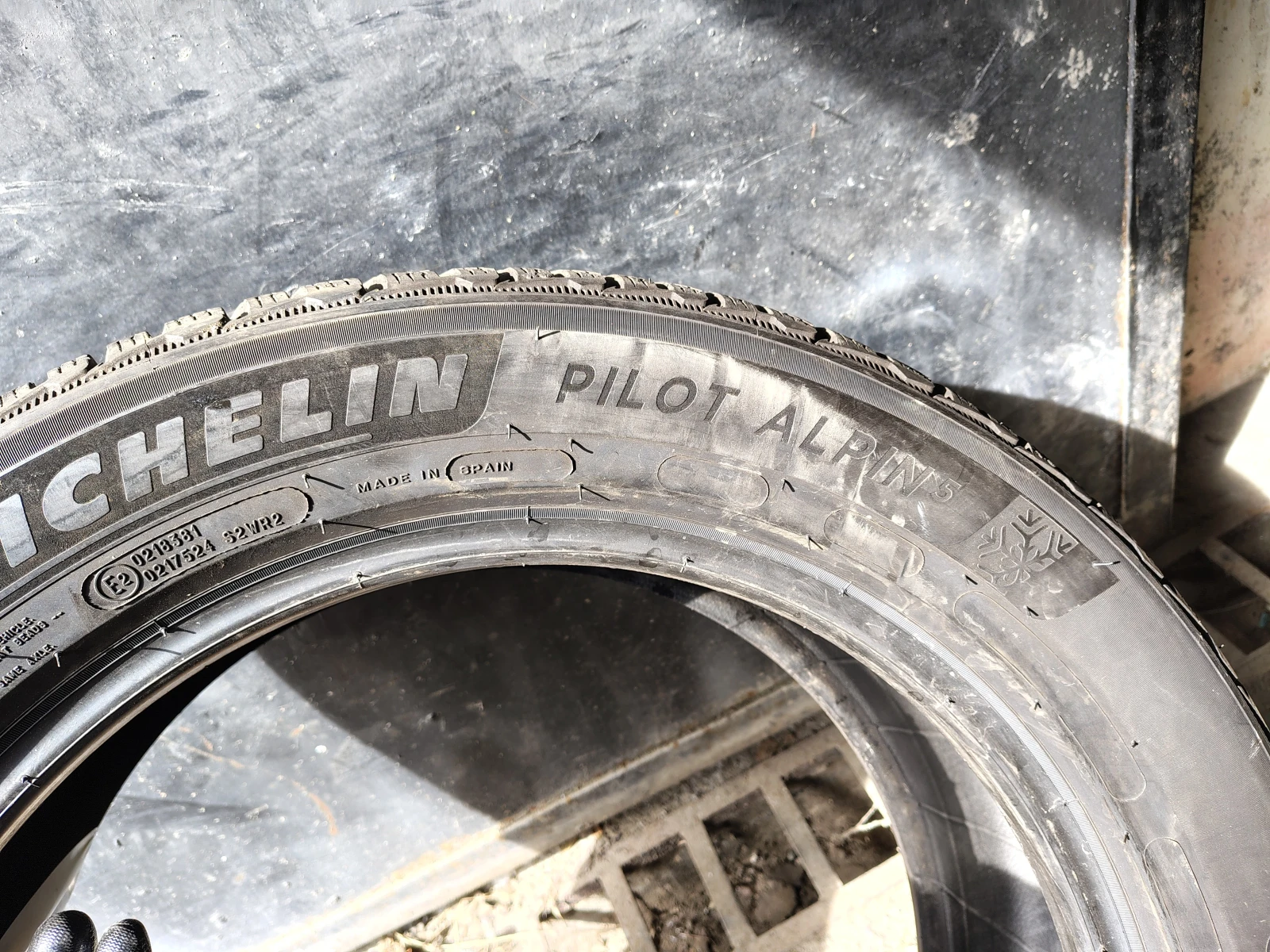 Гуми Зимни 225/55R18, снимка 8 - Гуми и джанти - 55841075