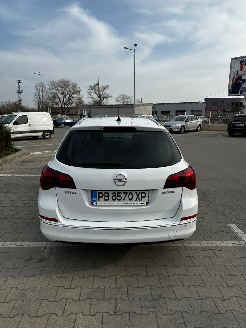 Opel Astra 1.6 Facelift, снимка 9 - Автомобили и джипове - 47008970