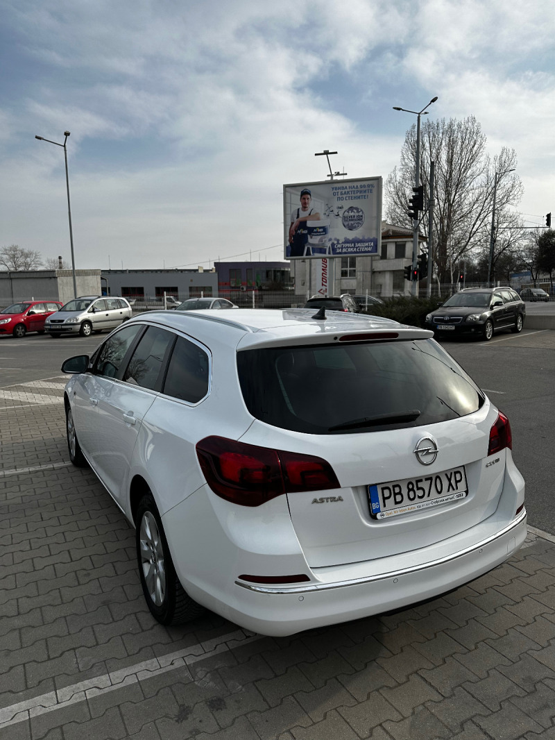 Opel Astra 1.6 Facelift, снимка 8 - Автомобили и джипове - 45628563