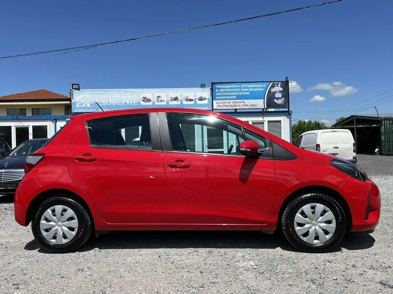 Toyota Yaris 1.0VVT-i, снимка 4 - Автомобили и джипове - 46039690