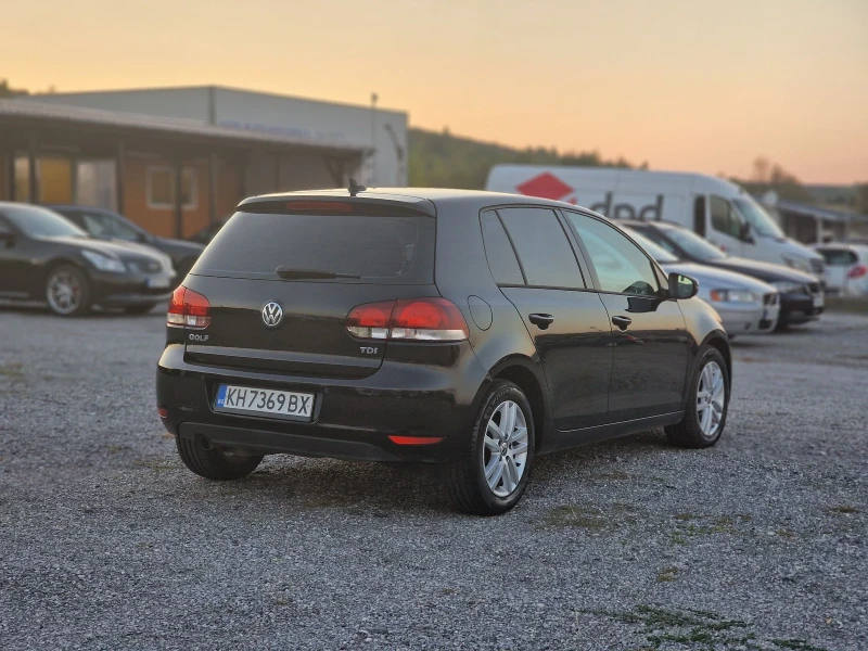 VW Golf 1.6 tdi, снимка 4 - Автомобили и джипове - 47328300