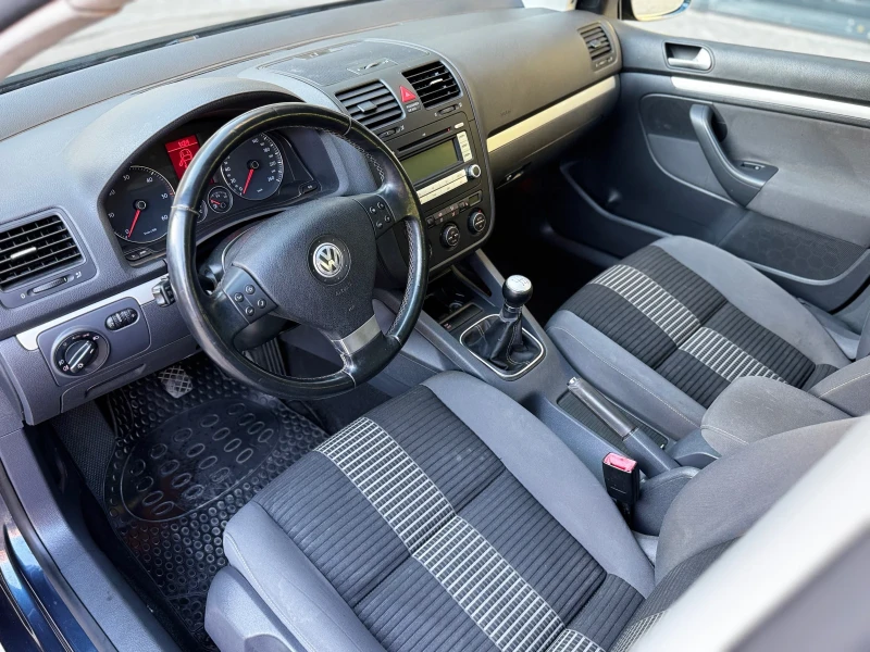 VW Golf 2.0 TDI, снимка 8 - Автомобили и джипове - 47816033