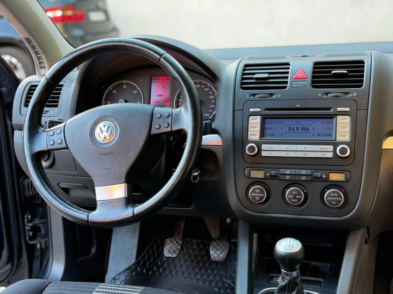 VW Golf 2.0 TDI, снимка 14 - Автомобили и джипове - 47816033