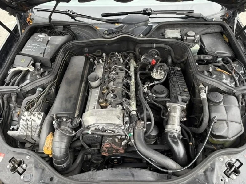 Mercedes-Benz E 270, снимка 12 - Автомобили и джипове - 53135505