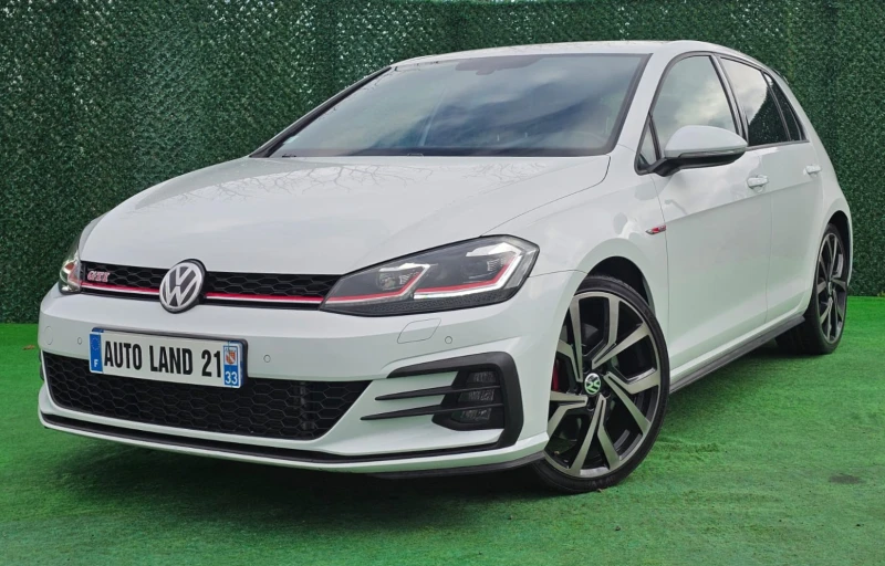 VW Golf 2.0 GTI* 245кс* PERFORMANCE* DIGITAL* 75000км, снимка 2 - Автомобили и джипове - 52595919