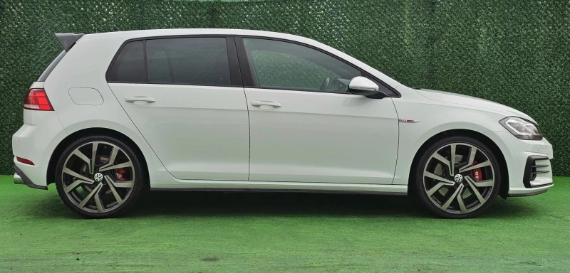 VW Golf 2.0 GTI* 245кс* PERFORMANCE* DIGITAL* 75000км, снимка 4 - Автомобили и джипове - 52595919