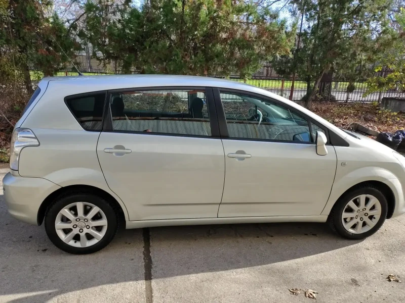 Toyota Corolla verso 1.8 VVT-i, снимка 3 - Автомобили и джипове - 52654405