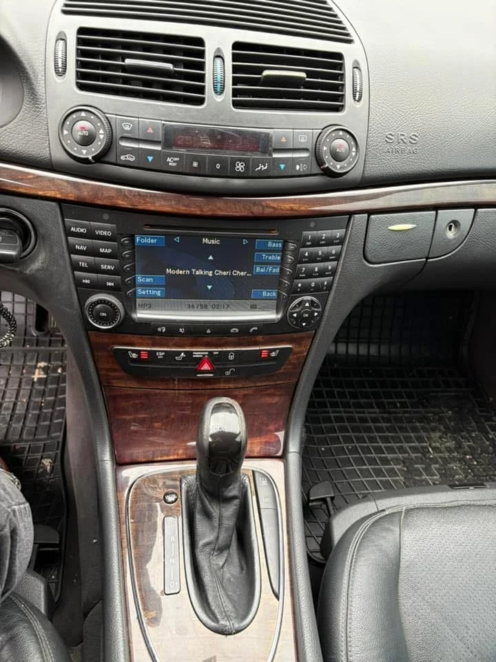 Mercedes-Benz E 270, снимка 11 - Автомобили и джипове - 53135505