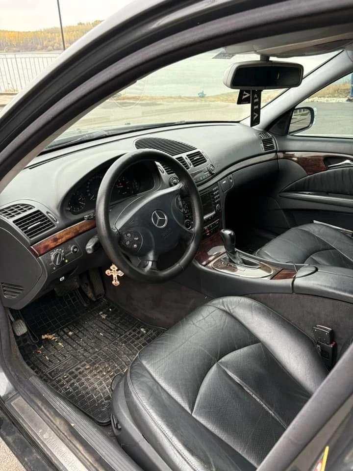 Mercedes-Benz E 270, снимка 10 - Автомобили и джипове - 53135505