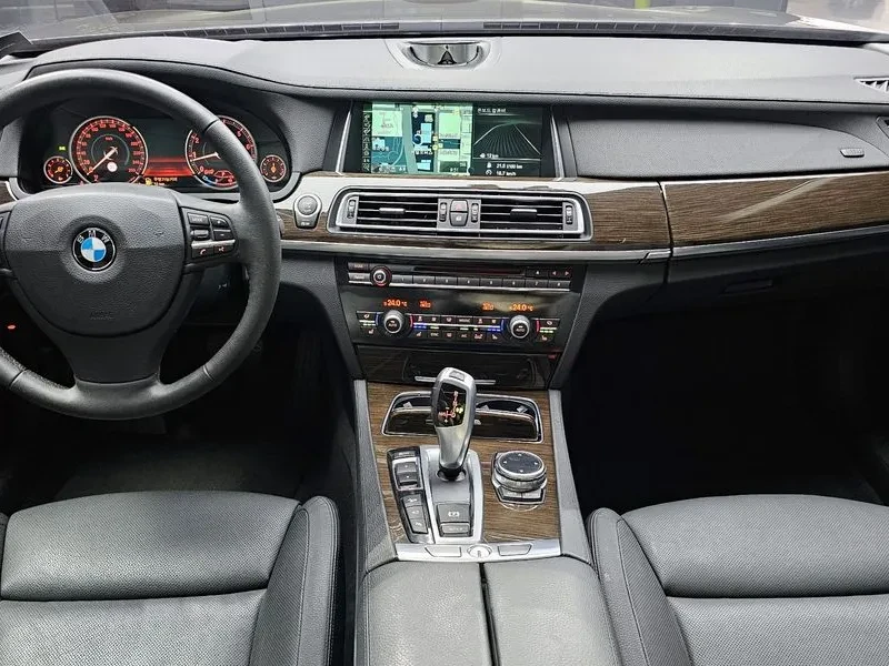 BMW 750 Li xDrive, снимка 7 - Автомобили и джипове - 53519427