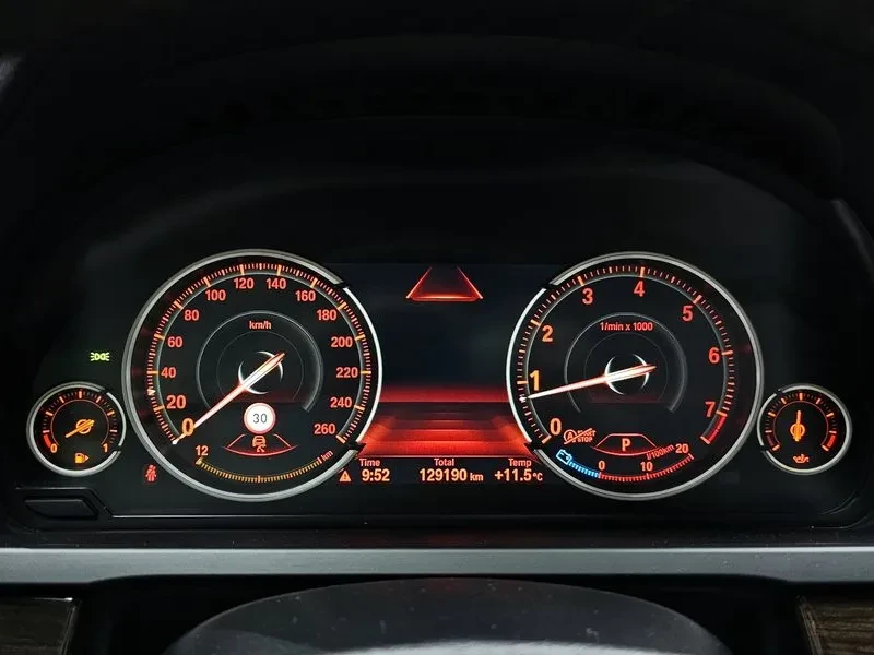 BMW 750 Li xDrive, снимка 8 - Автомобили и джипове - 53519427