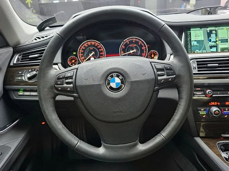 BMW 750 Li xDrive, снимка 13 - Автомобили и джипове - 53519427