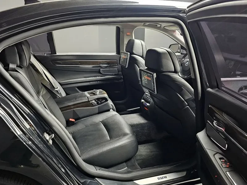 BMW 750 Li xDrive, снимка 12 - Автомобили и джипове - 53519427