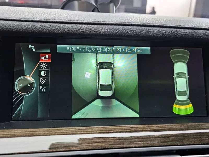 BMW 750 Li xDrive, снимка 15 - Автомобили и джипове - 53519427