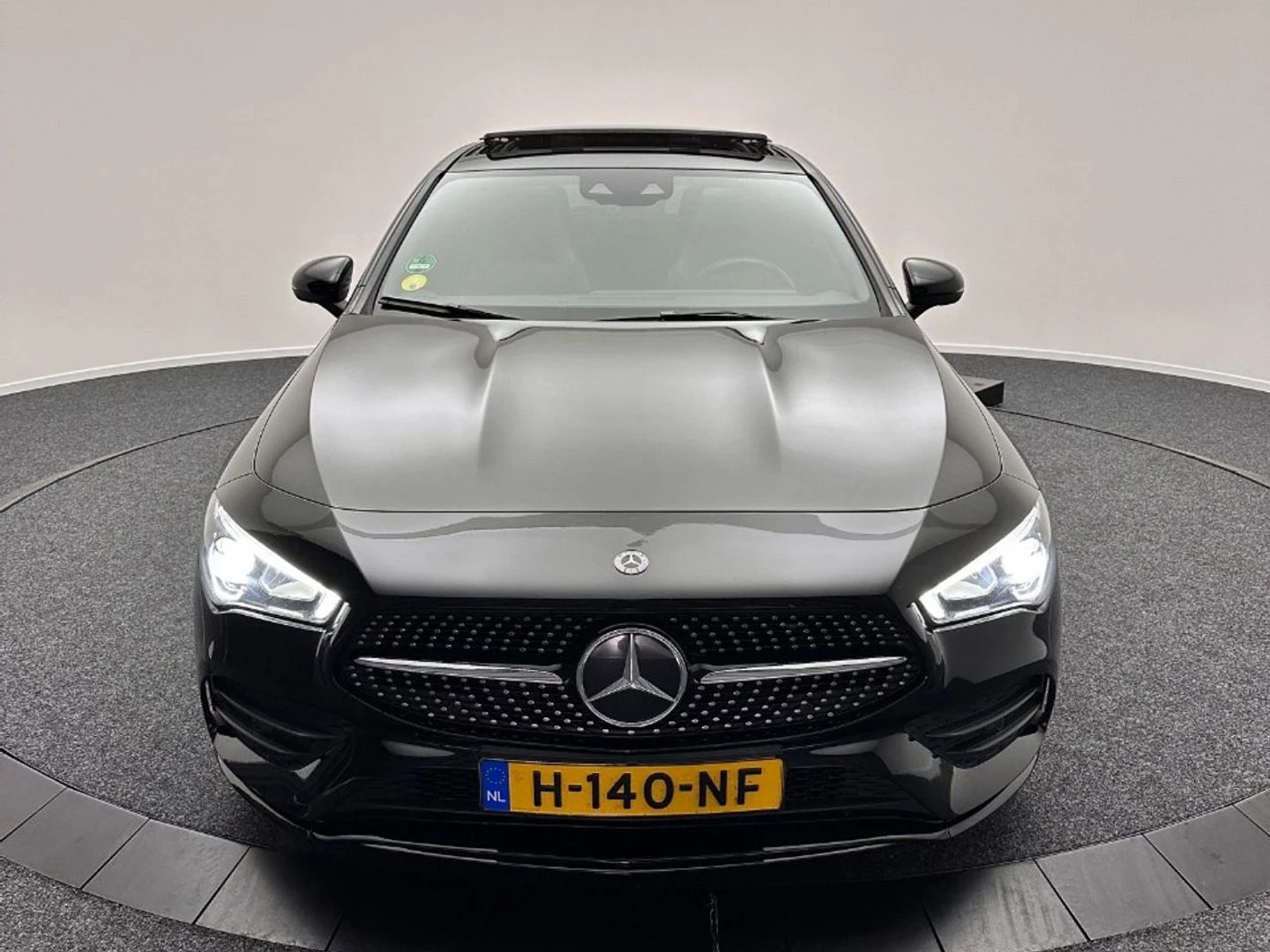 Mercedes-Benz CLA 200 200d Premium Plus - изображение 2