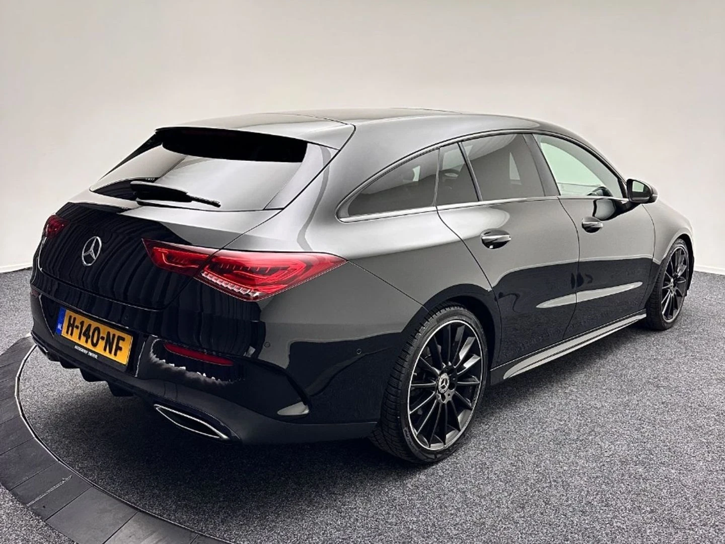 Mercedes-Benz CLA 200 200d Premium Plus - изображение 4