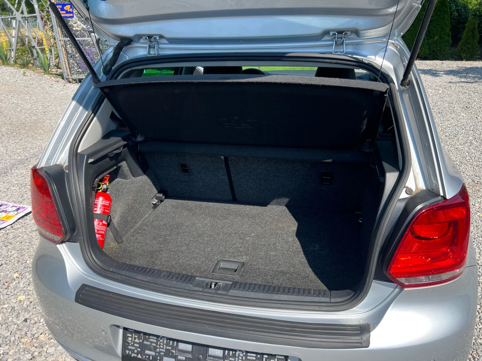 VW Polo 1.6tdi / 90к.с. / Навигация, снимка 12 - Автомобили и джипове - 52502861
