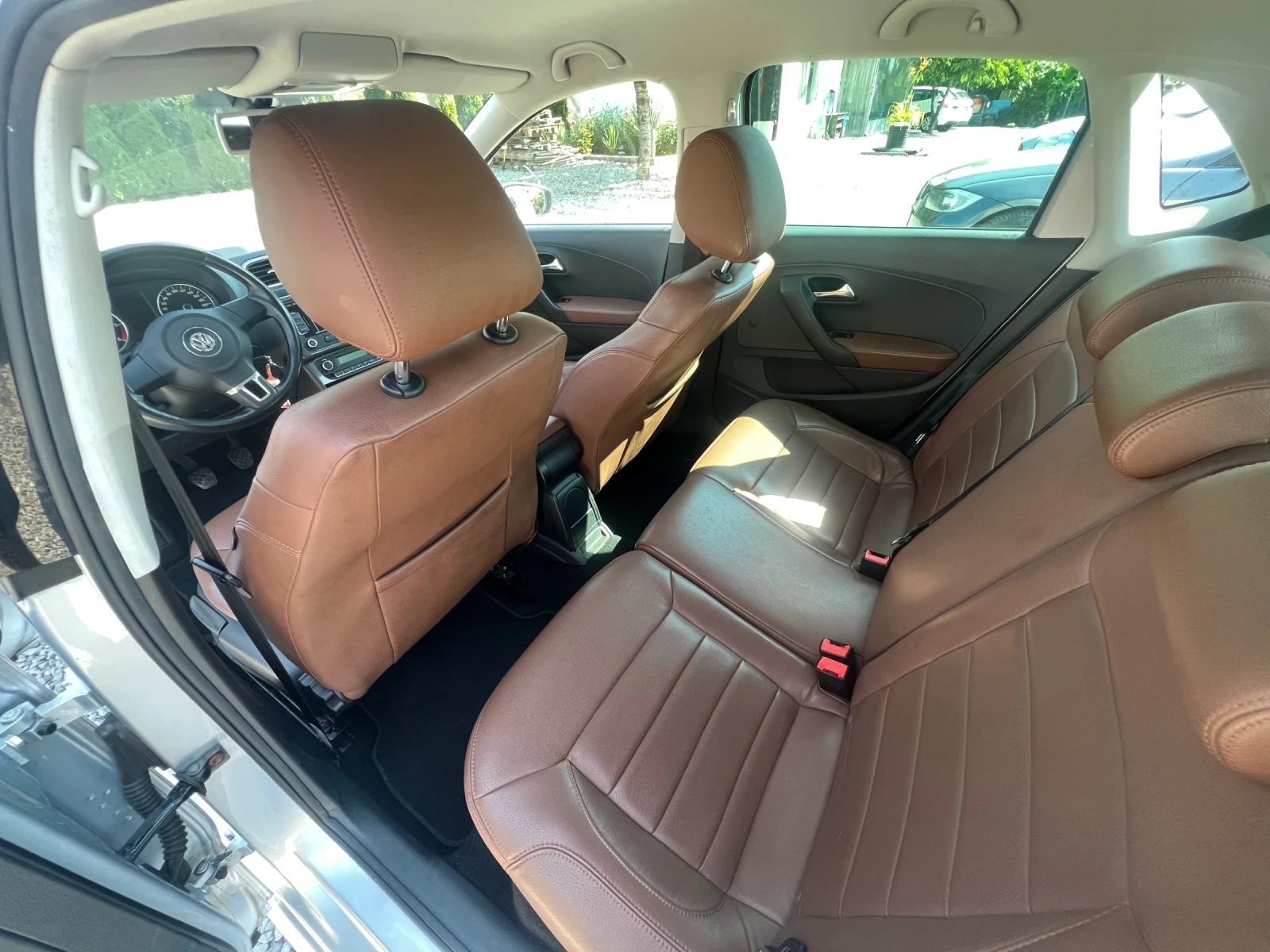 VW Polo 1.6tdi / 90к.с. / Навигация, снимка 11 - Автомобили и джипове - 52502861