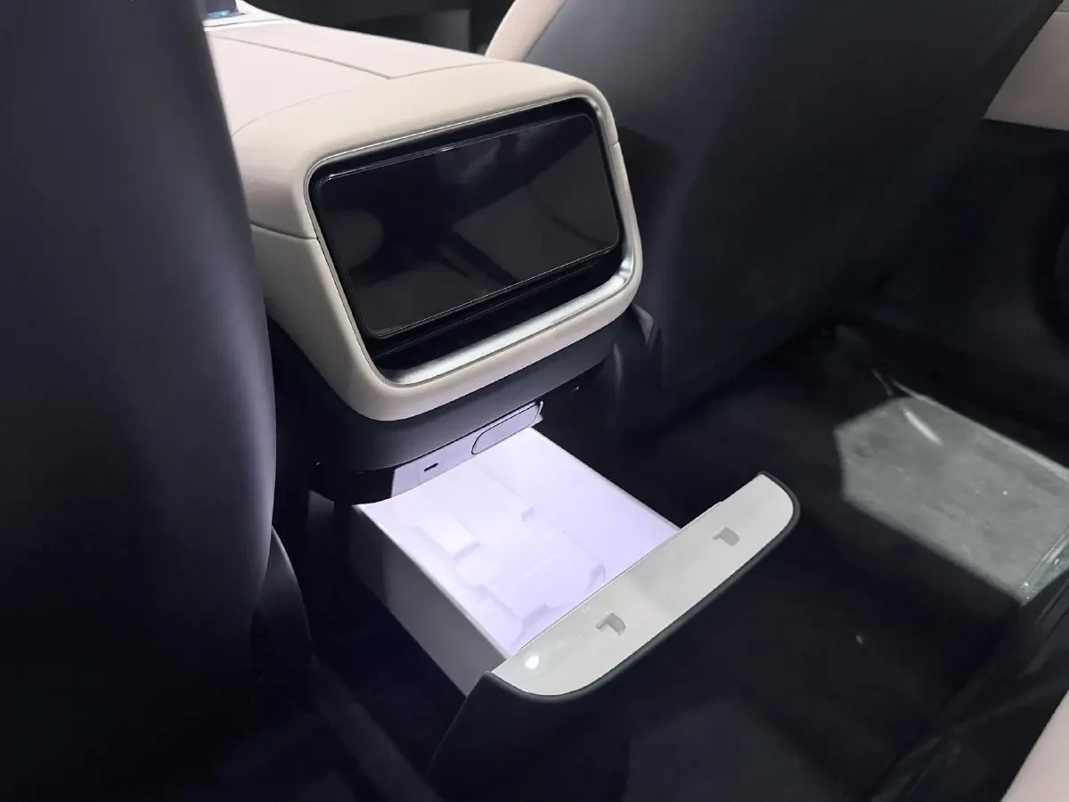 Xiaomi YU7 Pro 96.3 kWh, снимка 10 - Автомобили и джипове - 53883572