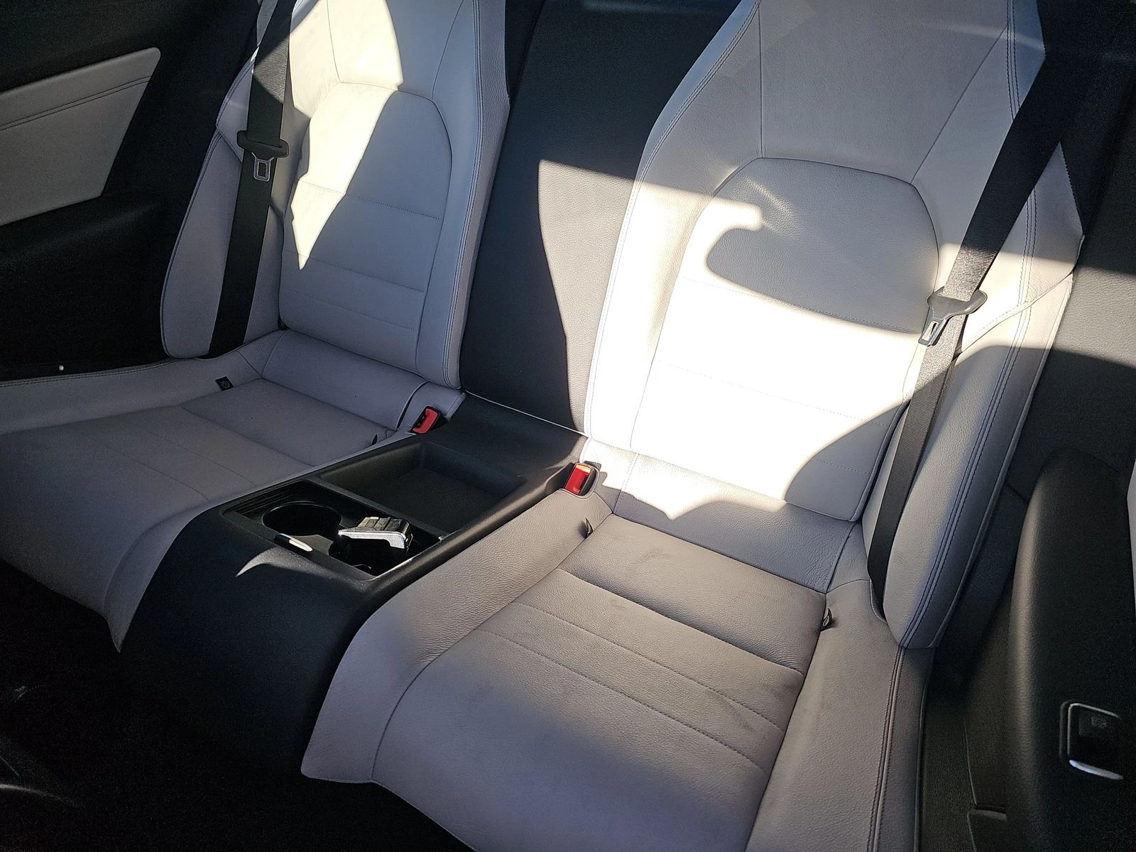 Mercedes-Benz E 400 AMG* PACK* HARMON* KARDON* LANE* ASSIST* МЪРТВА* Т, снимка 13 - Автомобили и джипове - 53915101