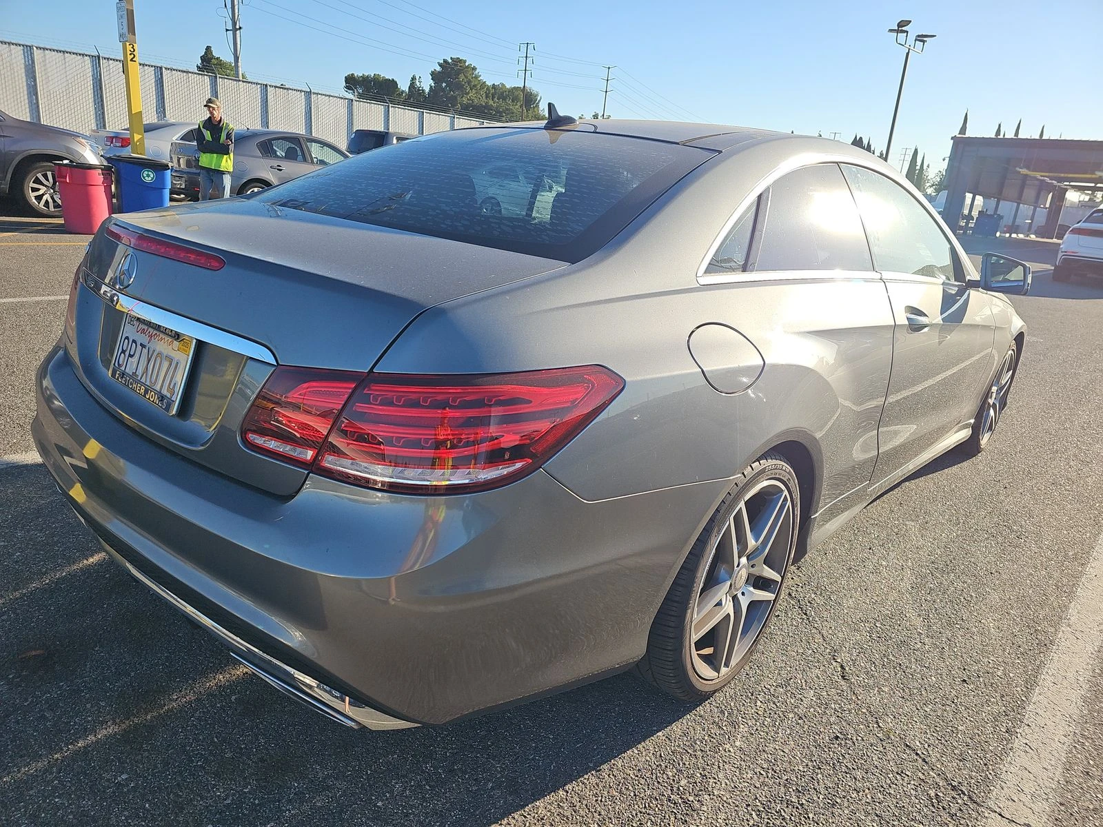 Mercedes-Benz E 400 AMG* PACK* HARMON* KARDON* LANE* ASSIST* МЪРТВА* Т, снимка 2 - Автомобили и джипове - 53915101