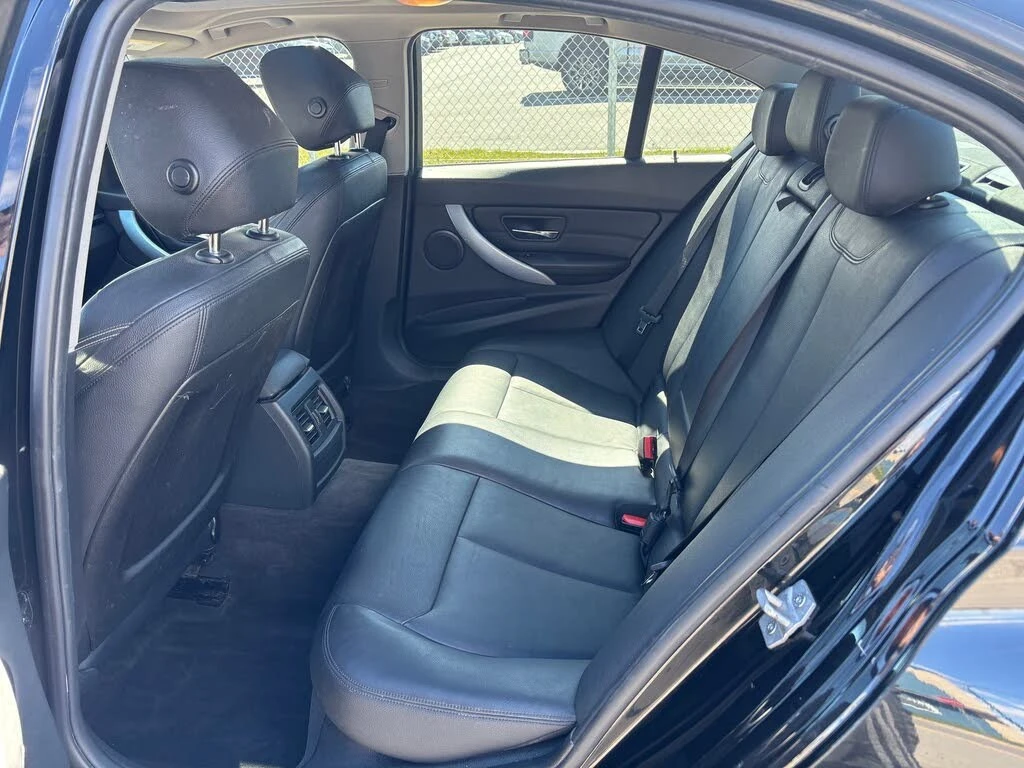 BMW 320 xDrive* AвтоКредит * (ЦЕНА ДО БГ), снимка 12 - Автомобили и джипове - 54282863