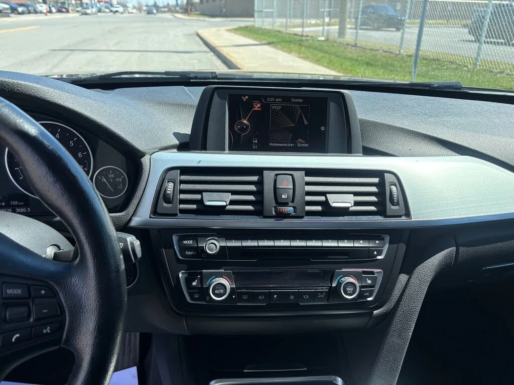 BMW 320 xDrive* AвтоКредит * (ЦЕНА ДО БГ), снимка 15 - Автомобили и джипове - 54282863