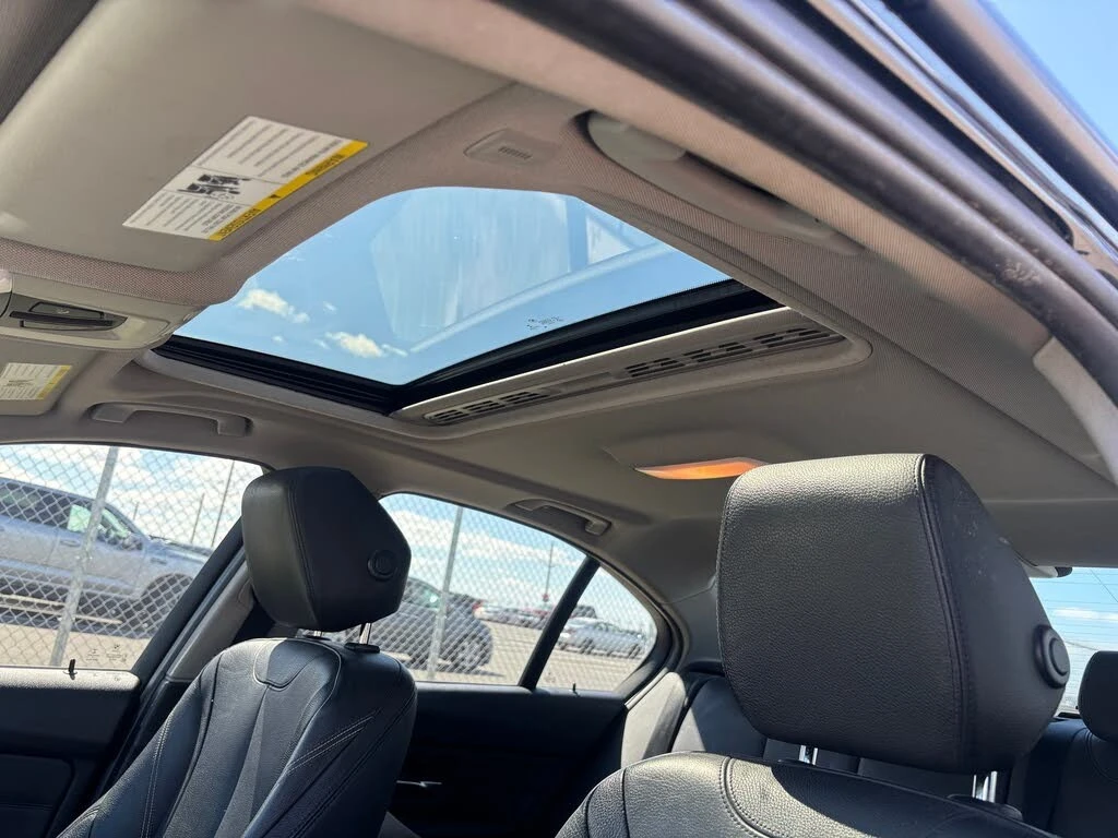 BMW 320 xDrive* AвтоКредит * (ЦЕНА ДО БГ), снимка 17 - Автомобили и джипове - 54282863