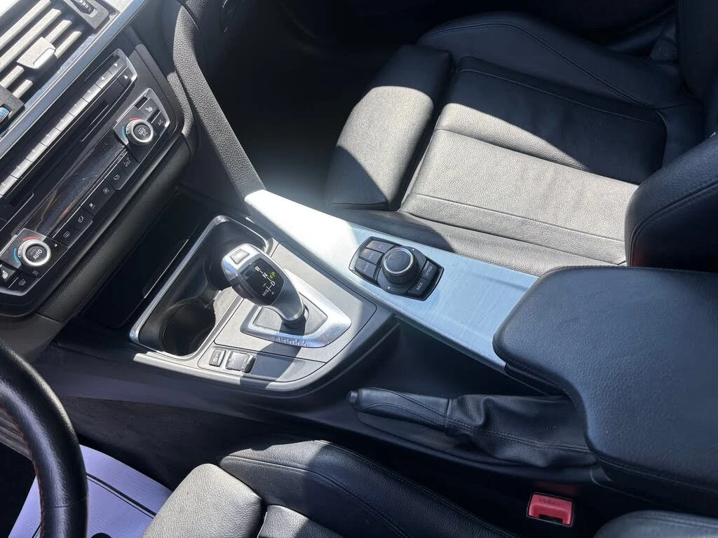 BMW 320 xDrive* AвтоКредит * (ЦЕНА ДО БГ), снимка 16 - Автомобили и джипове - 54282863