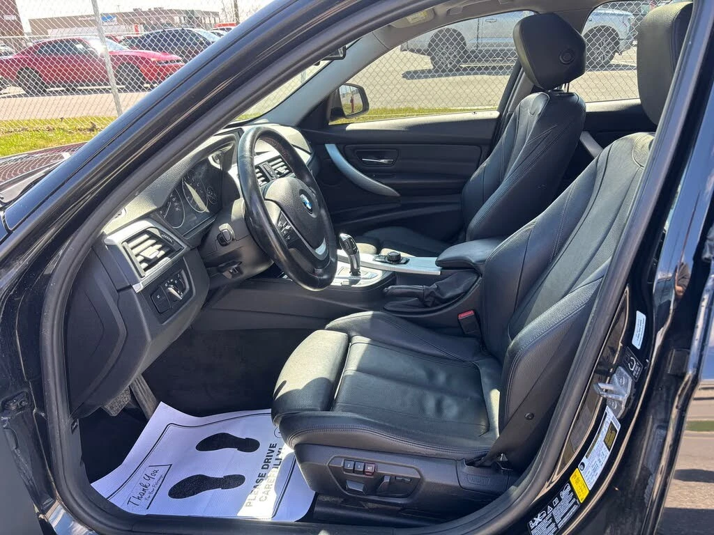 BMW 320 xDrive* AвтоКредит * (ЦЕНА ДО БГ), снимка 10 - Автомобили и джипове - 54282863