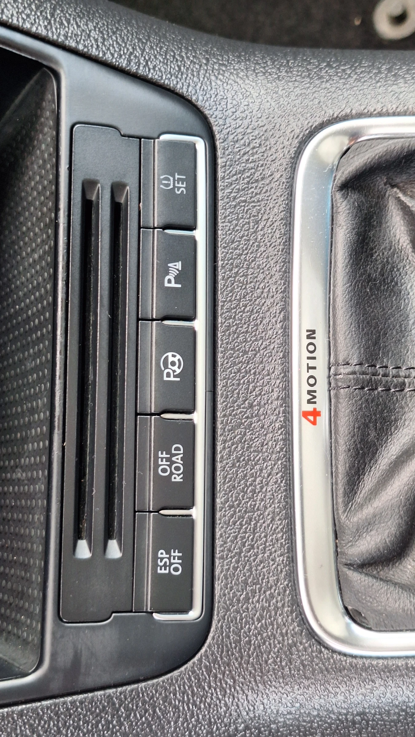 VW Tiguan 2.0TDI 4Motion, снимка 15 - Автомобили и джипове - 55247737
