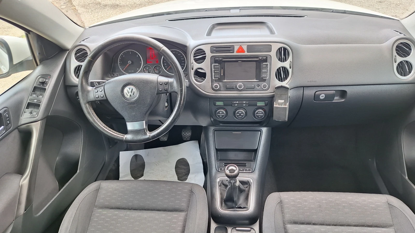 VW Tiguan 2.0TDI 4Motion, снимка 11 - Автомобили и джипове - 55247737
