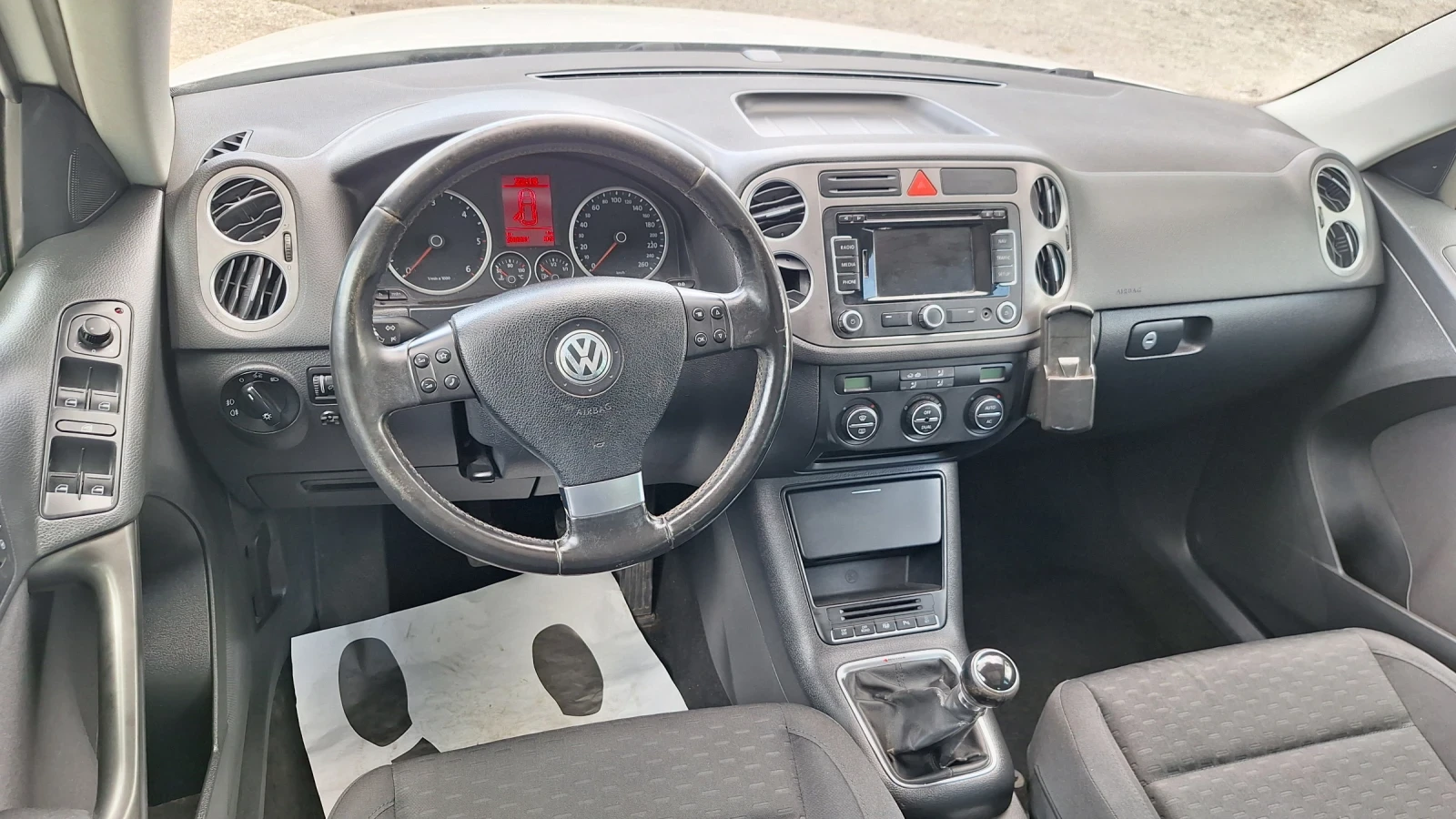 VW Tiguan 2.0TDI 4Motion, снимка 16 - Автомобили и джипове - 55247737
