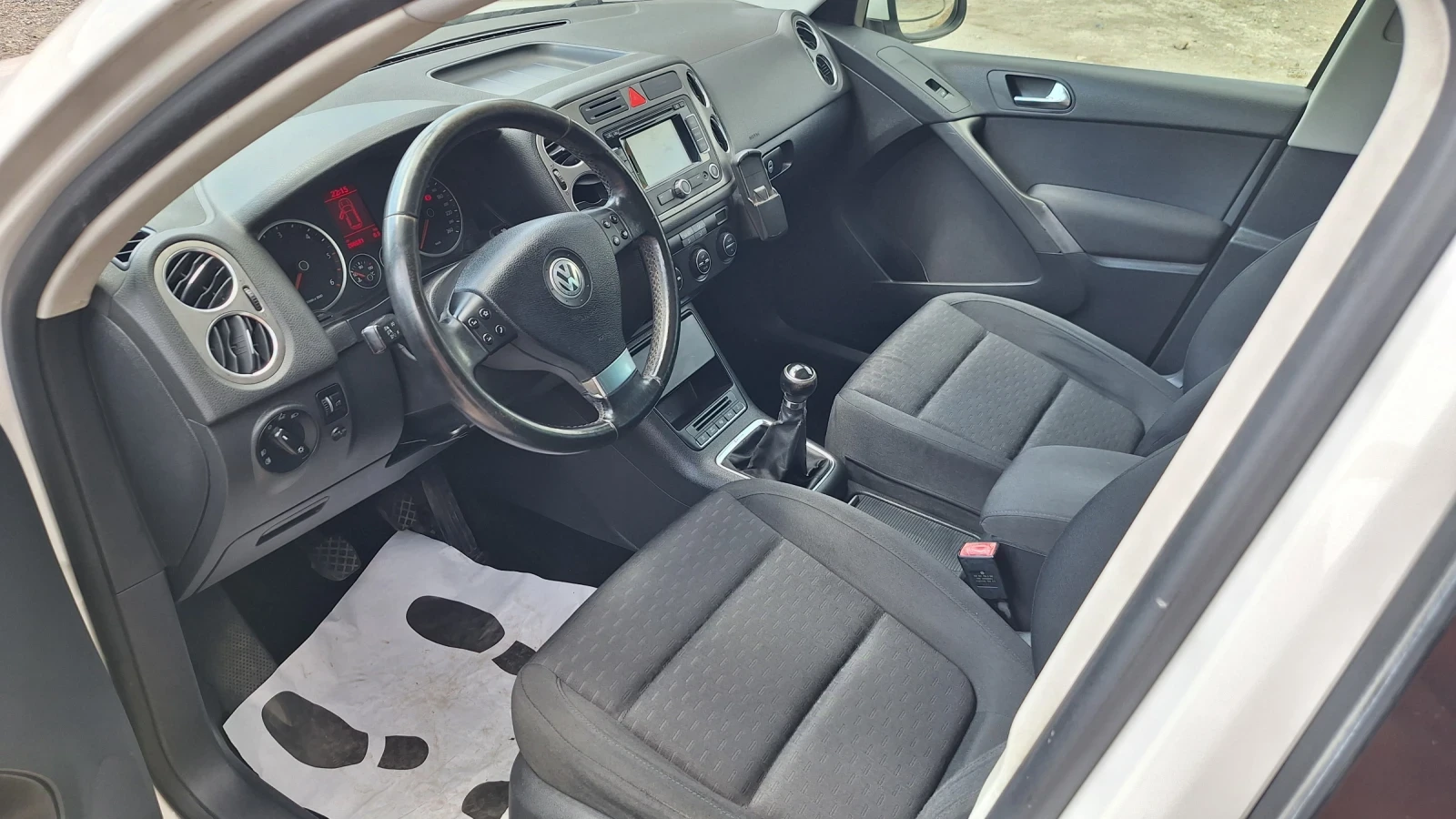 VW Tiguan 2.0TDI 4Motion, снимка 9 - Автомобили и джипове - 55247737