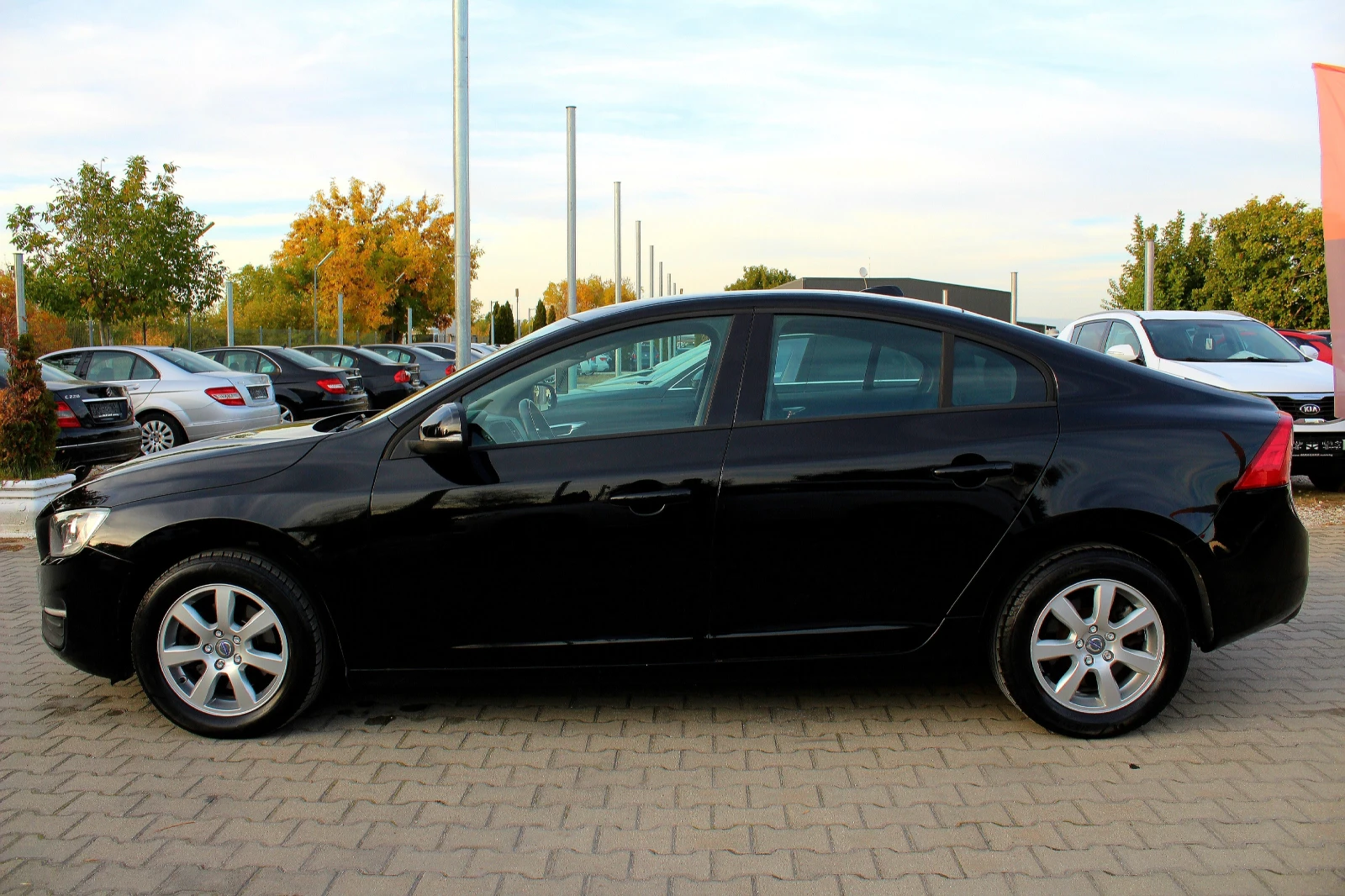 Volvo S60 2.0D СОБСТВЕН ЛИЗИНГ, снимка 4 - Автомобили и джипове - 56585982