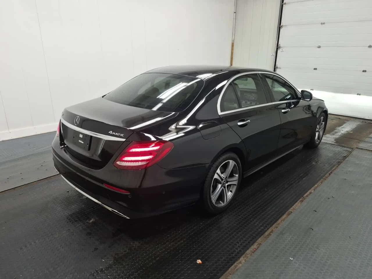 Mercedes-Benz E 300 * 4matic Sedan * CARFAX *  | Mobile.bg � ����������� 3