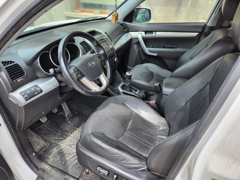 Kia Sorento 2.2 CRDI, 197 к.с., 4х4, 6 + 1 места, снимка 5 - Автомобили и джипове - 47443141