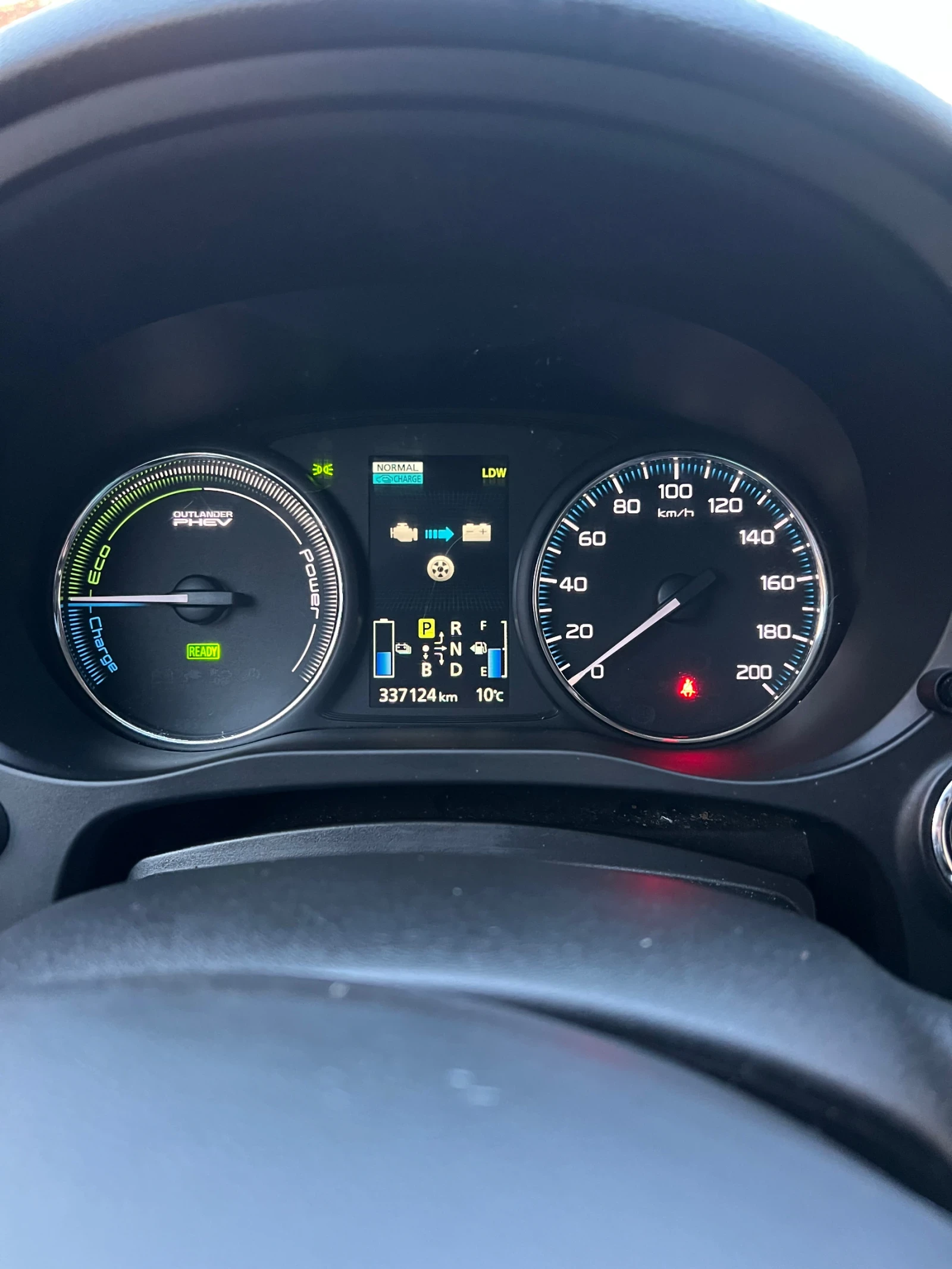 Mitsubishi Outlander PHEV 2.0 LPG, снимка 10 - Автомобили и джипове - 53972168