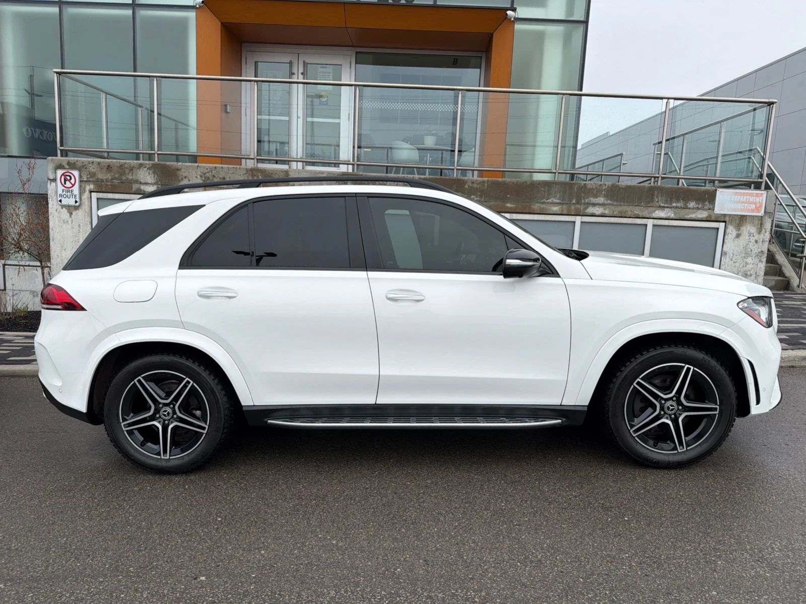 Mercedes-Benz GLE 350 CAR FAX * ПОДГРЕВ * ПАНОРАМА * BURMESTER, снимка 3 - Автомобили и джипове - 54241053